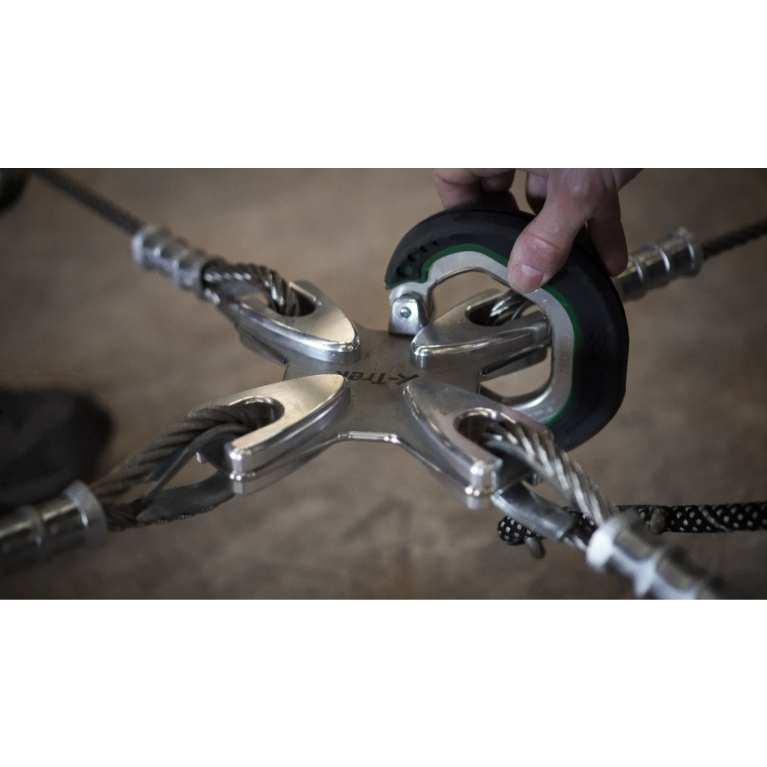 X-MATRIX Platine multi-correctionnelle pour la ligne de vie continue CONEKT